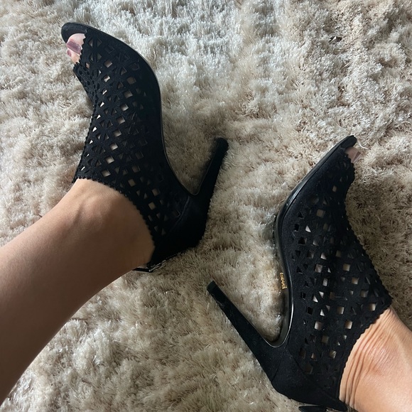 Prada laser cut heel booties - Picture 8 of 8